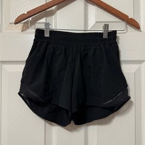 Lululemom hotty hot shorts size 4 guc *flaw